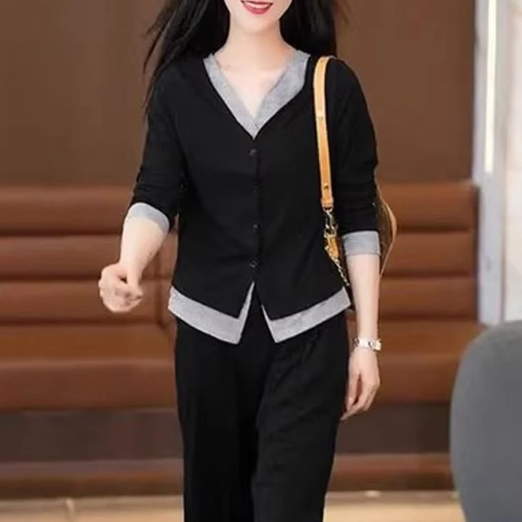 时尚洋气显瘦假两件T恤女款2026春秋新款设计感百搭休闲长袖上衣