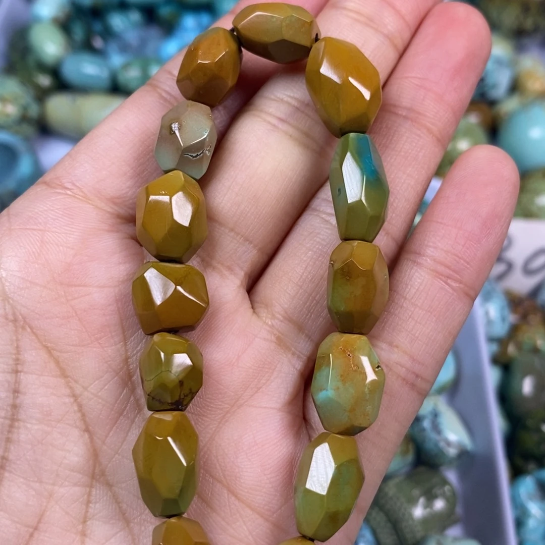 绿松石未镶嵌颈饰