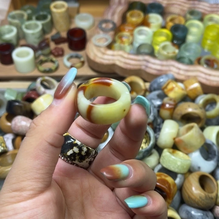 东***西蛇纹石玉未镶嵌戒圈