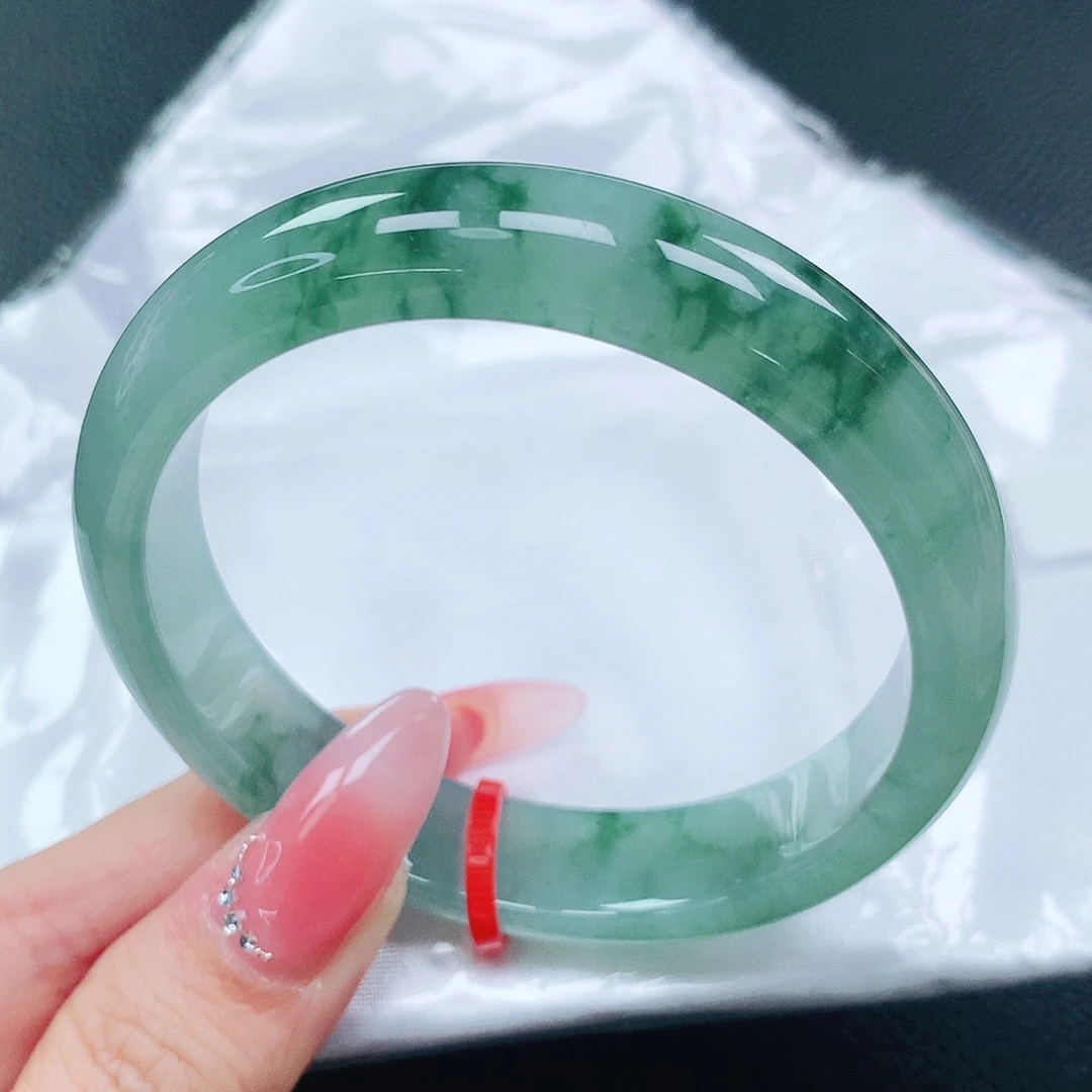 翡翠手镯未镶嵌56圈