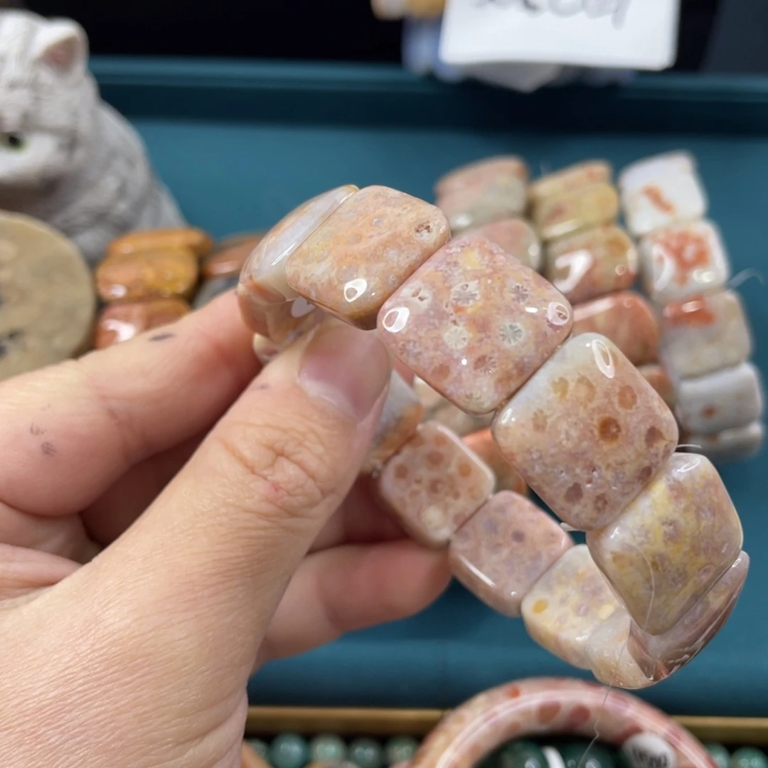 未镶嵌手镯硅化玉