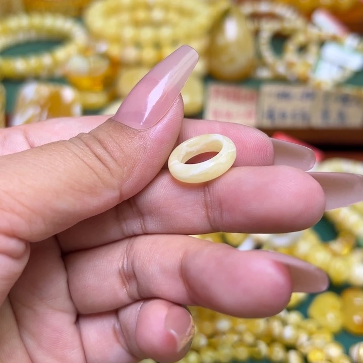 蜜蜡未镶嵌珠宝奇石