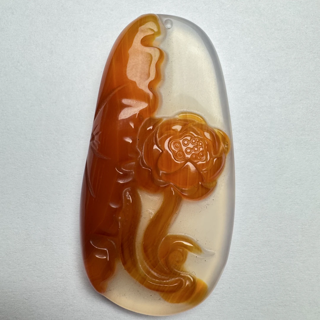 纯天然巧雕莲花玛瑙项链
