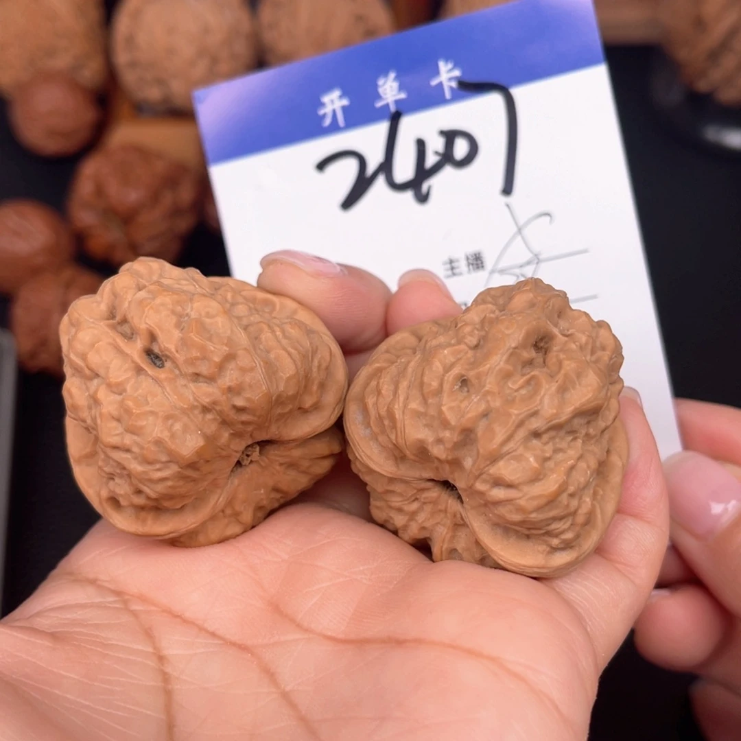 文玩核桃吊坠蛙蛙38尺。 2407