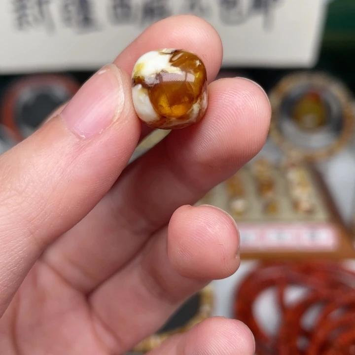 ￴***张琥珀未镶嵌裸石09号