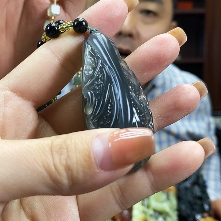 蛇纹石玉未镶嵌颈饰