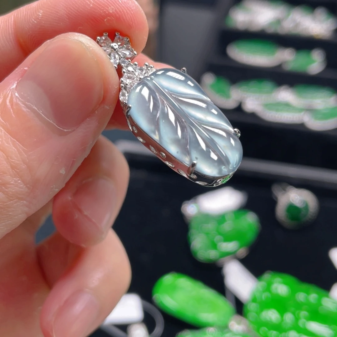 吊坠(不含链)未镶嵌翡翠