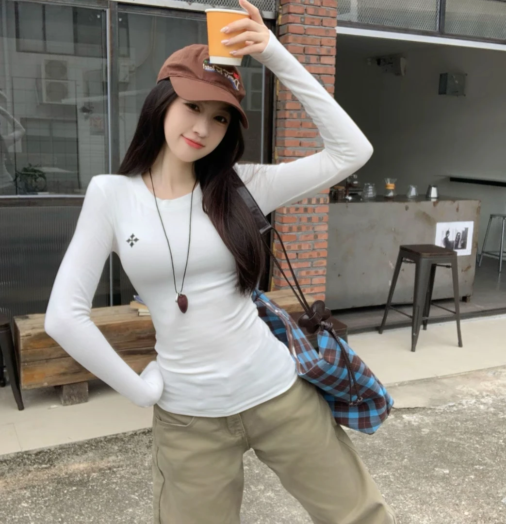 辣妹正肩圆领刺绣十字架长袖修身显瘦软糯秋冬打底衫女