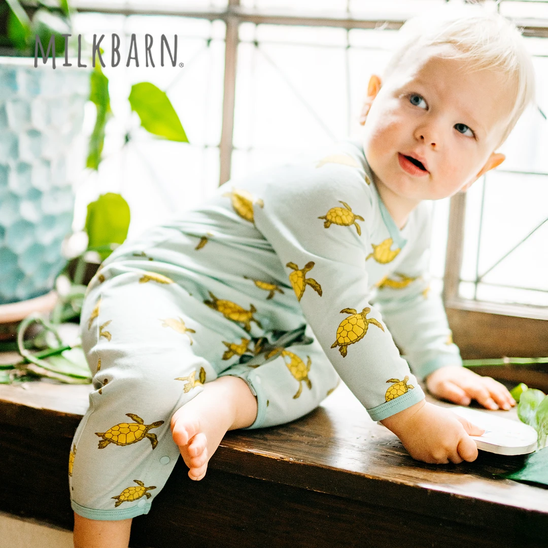 Milkbarn2026春夏新品婴幼儿长袖连体服宝宝纯棉哈衣简约印花爬服