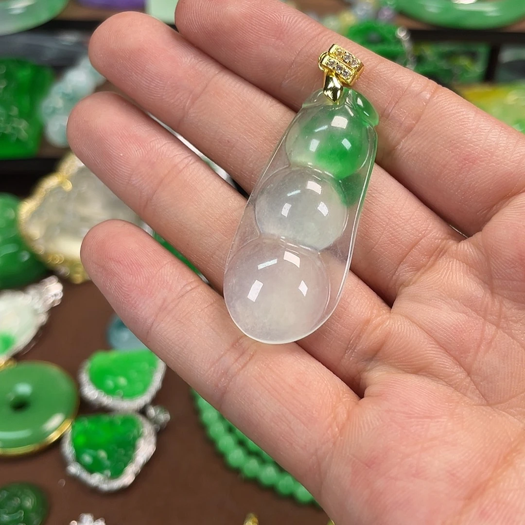 翡翠未镶嵌颈饰吊坠