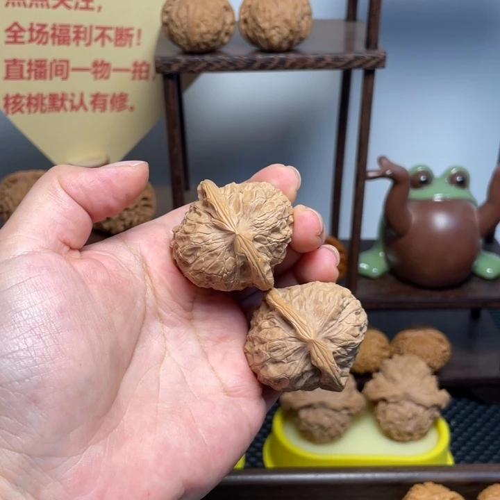 .***楠文玩核桃把件南瓜38闪33