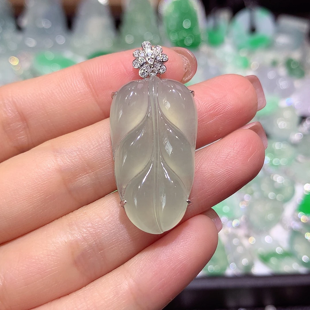 翡翠18K金镶嵌颈饰叶