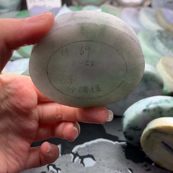 未镶嵌黄翡飘花定制翡翠