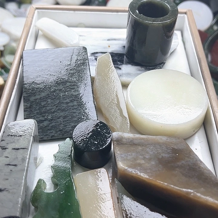 和田玉（糖玉）和田玉边角料 9K金镶嵌唯****下