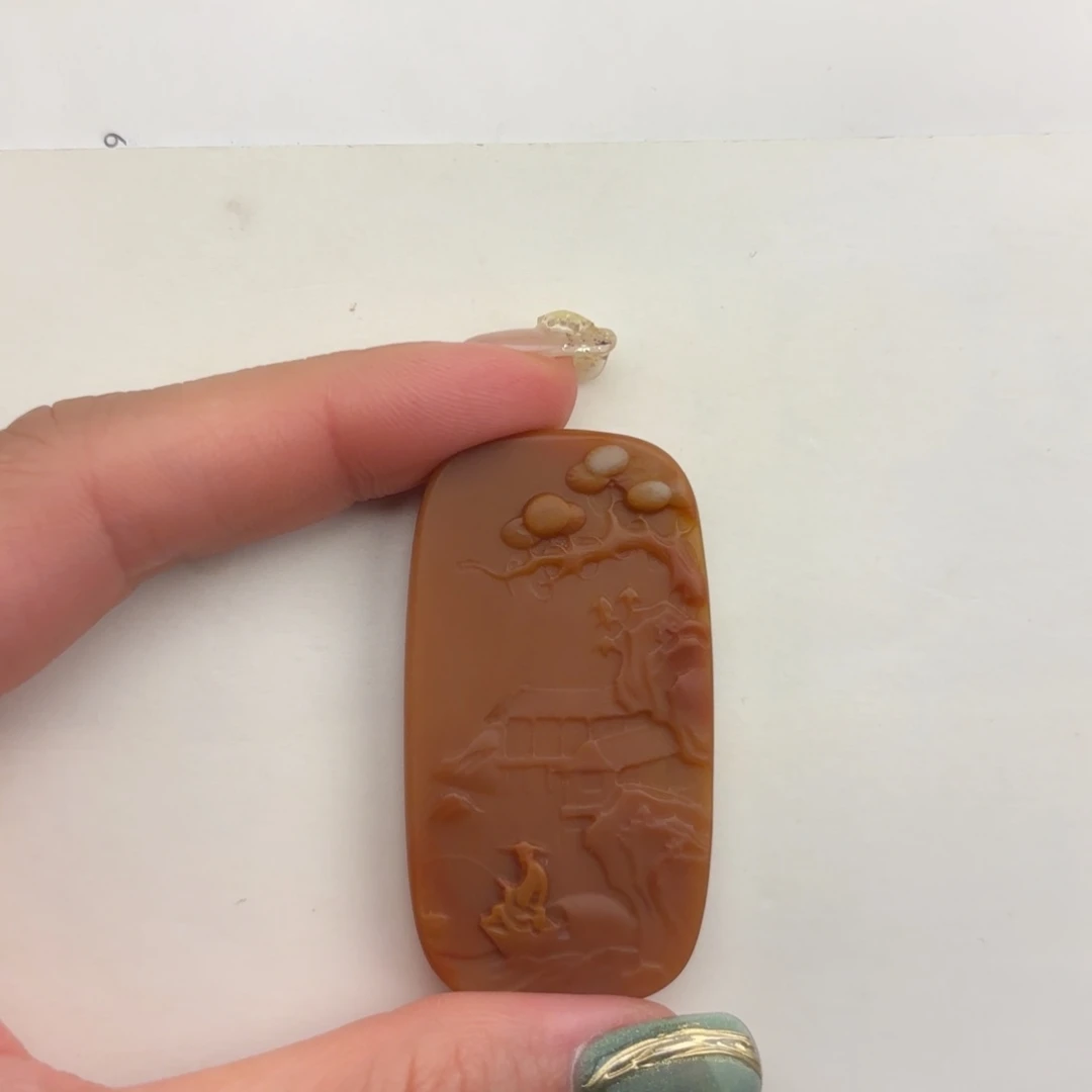 王***人石英质玉未镶嵌黄蜡石挂件