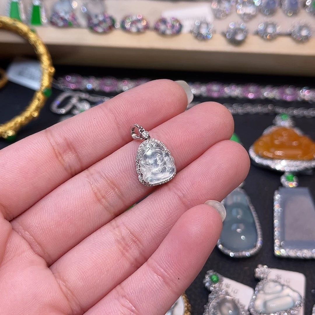 颈饰18K金镶嵌翡翠大象