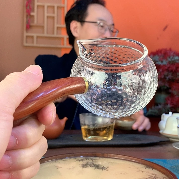 高硼硅锤纹红木侧把公杯