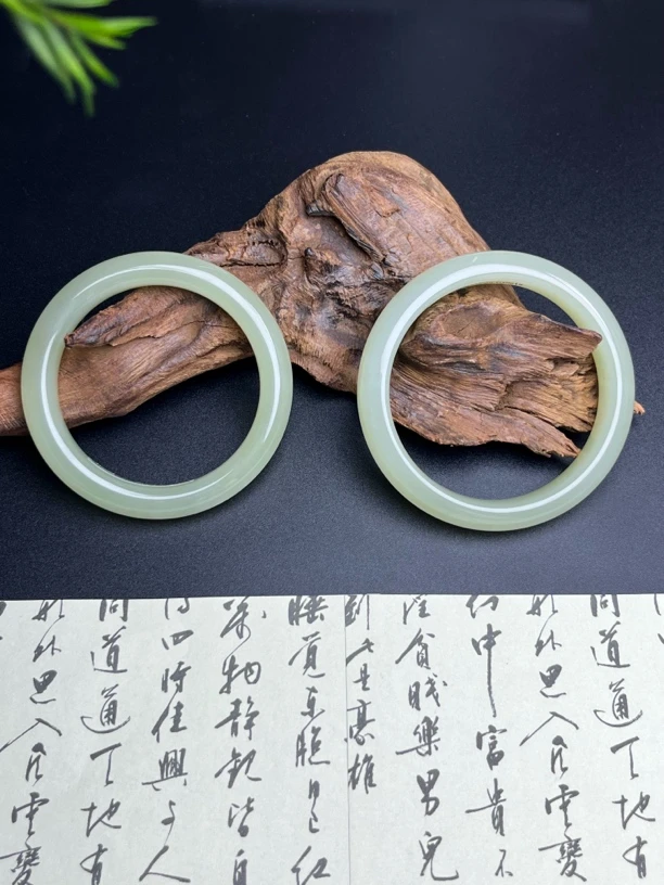 西亚珠宝HB1-和田玉冰底晴水手镯多样性发其一