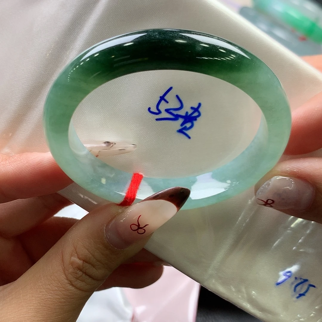 翡翠未镶嵌手镯（贵妃镯）34号 完美 深绿色 显白