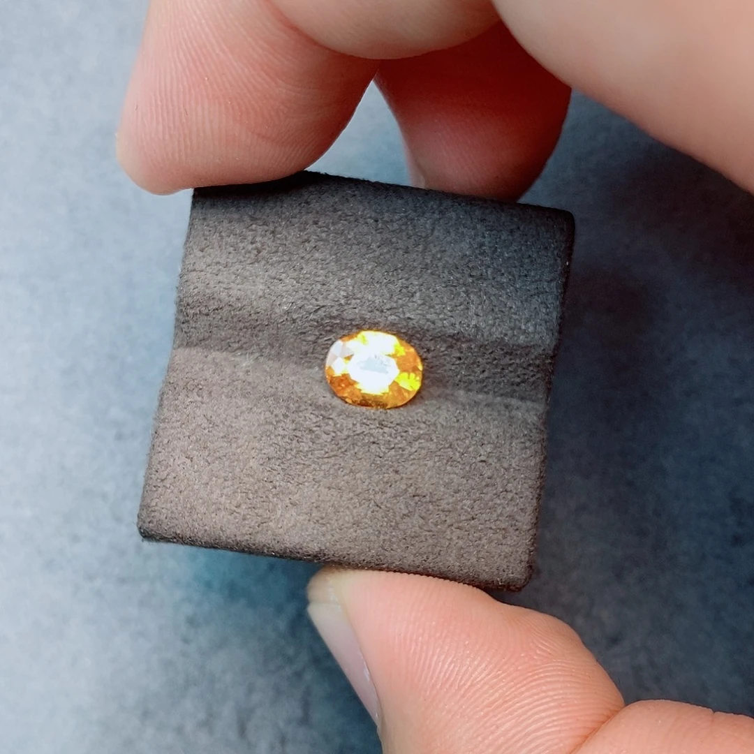未镶嵌石榴石（芬达石）珠宝半成品1.5ct