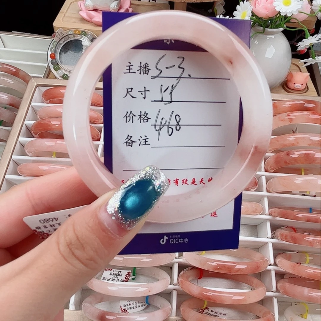 未镶嵌手镯石英质玉