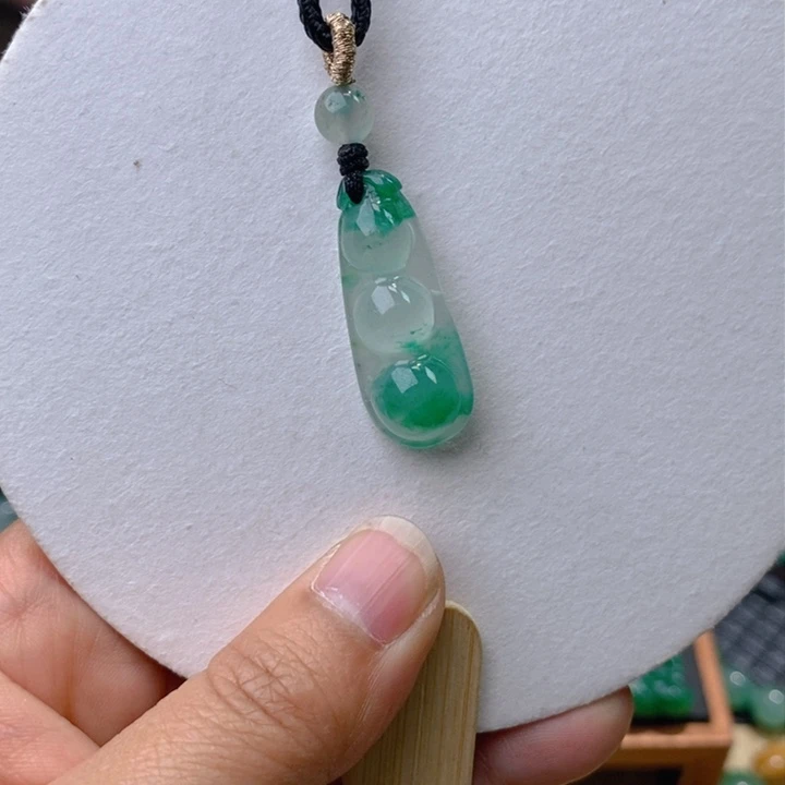 石英质玉挂件未镶嵌小*