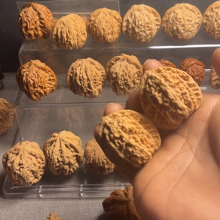 文玩核桃吊坠36盘龙虎头