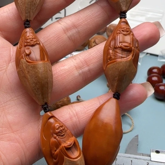 橄榄核手串雕刻工艺