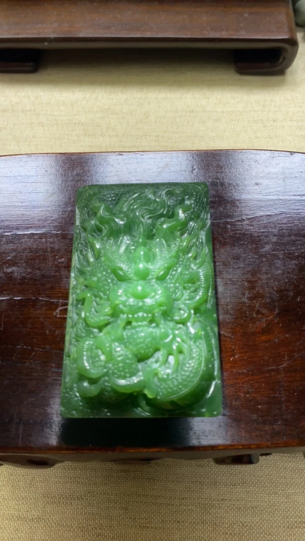 俄罗斯碧玉龙牌 147 手工雕刻满色满绿 神龙护主新号开播福利王炸