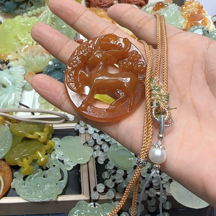 未镶嵌蛇纹石玉吊坠