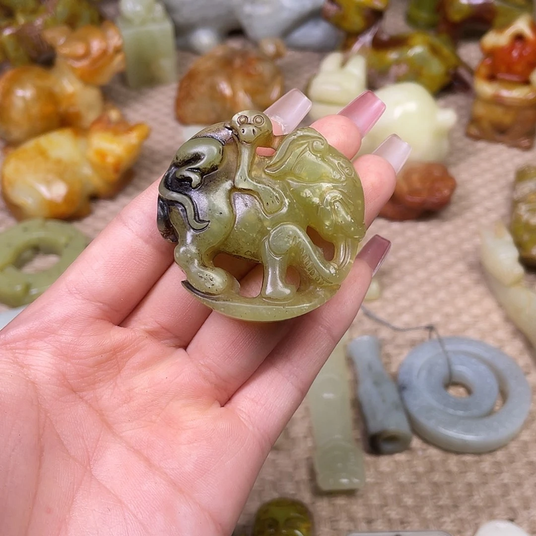 蛇纹石玉未镶嵌颈饰