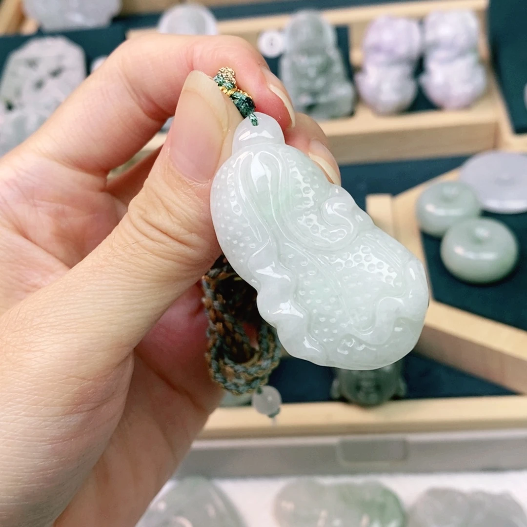翡翠未镶嵌颈饰白菜（最后一个）