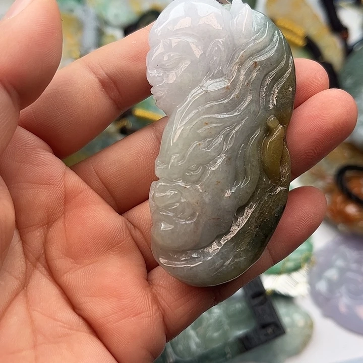 翡翠未镶嵌颈饰挂件