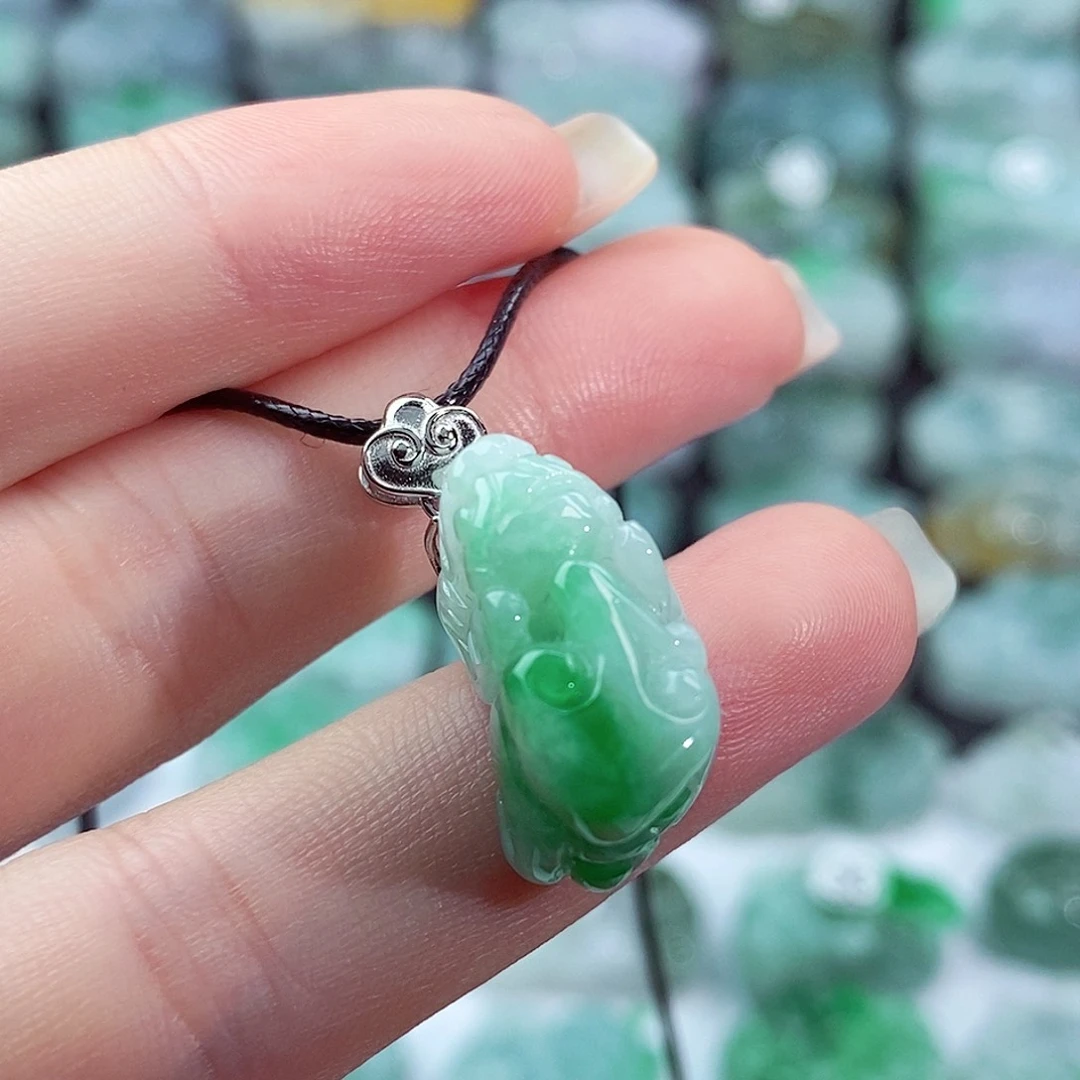 颈饰未镶嵌翡翠天然