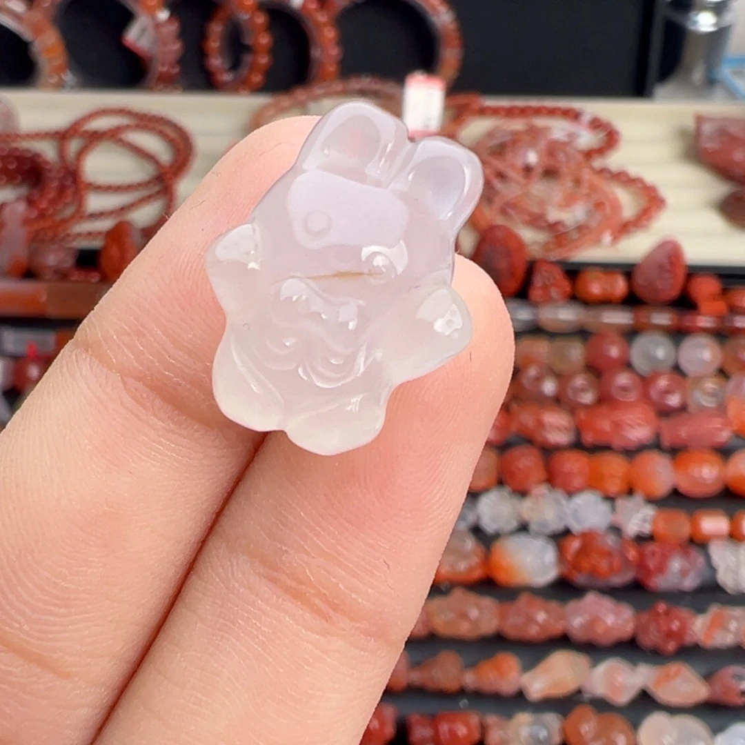 南红玛瑙未镶嵌颈饰卡通兔