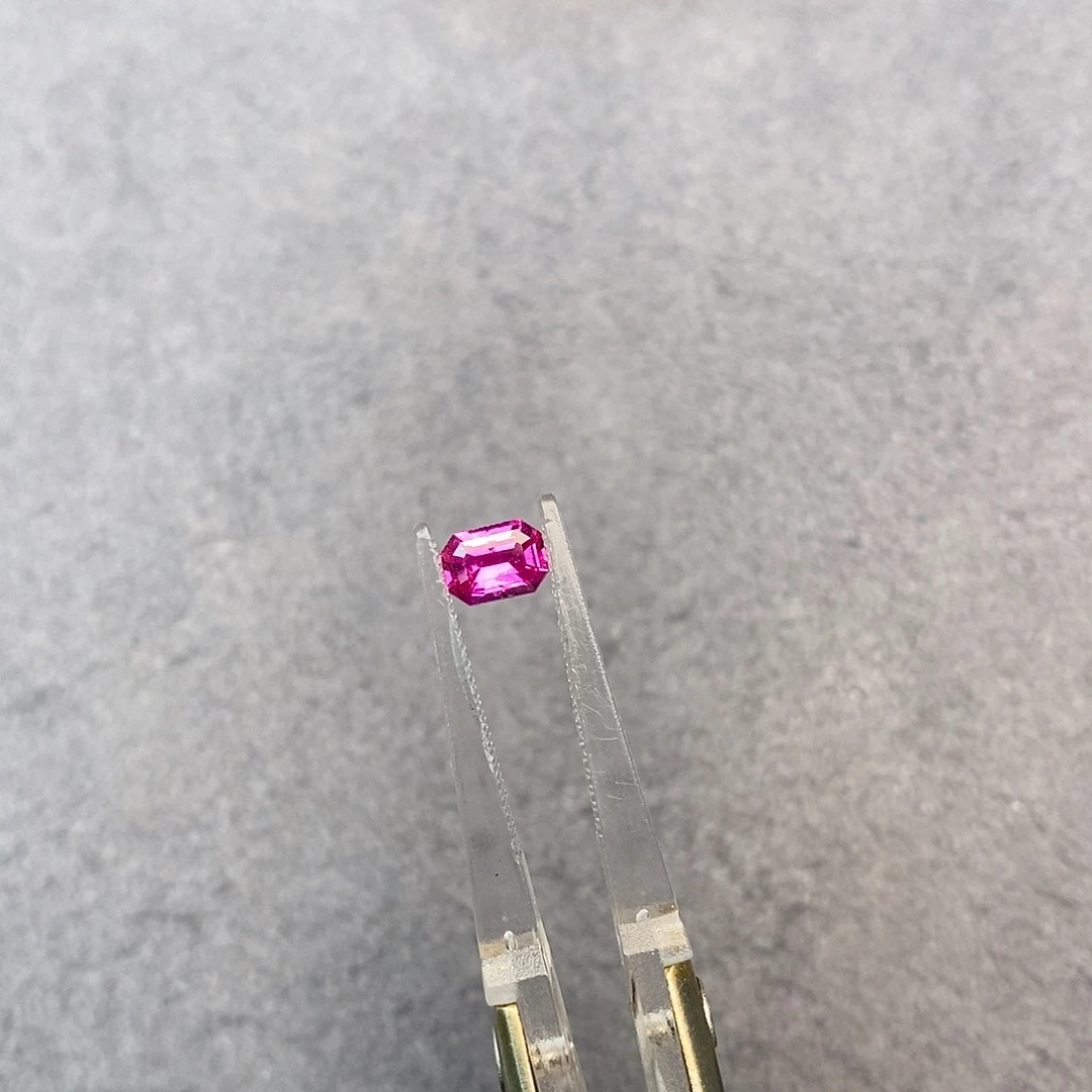 彩色蓝宝石裸石0.45ct 吉尔德 无烧薰衣草