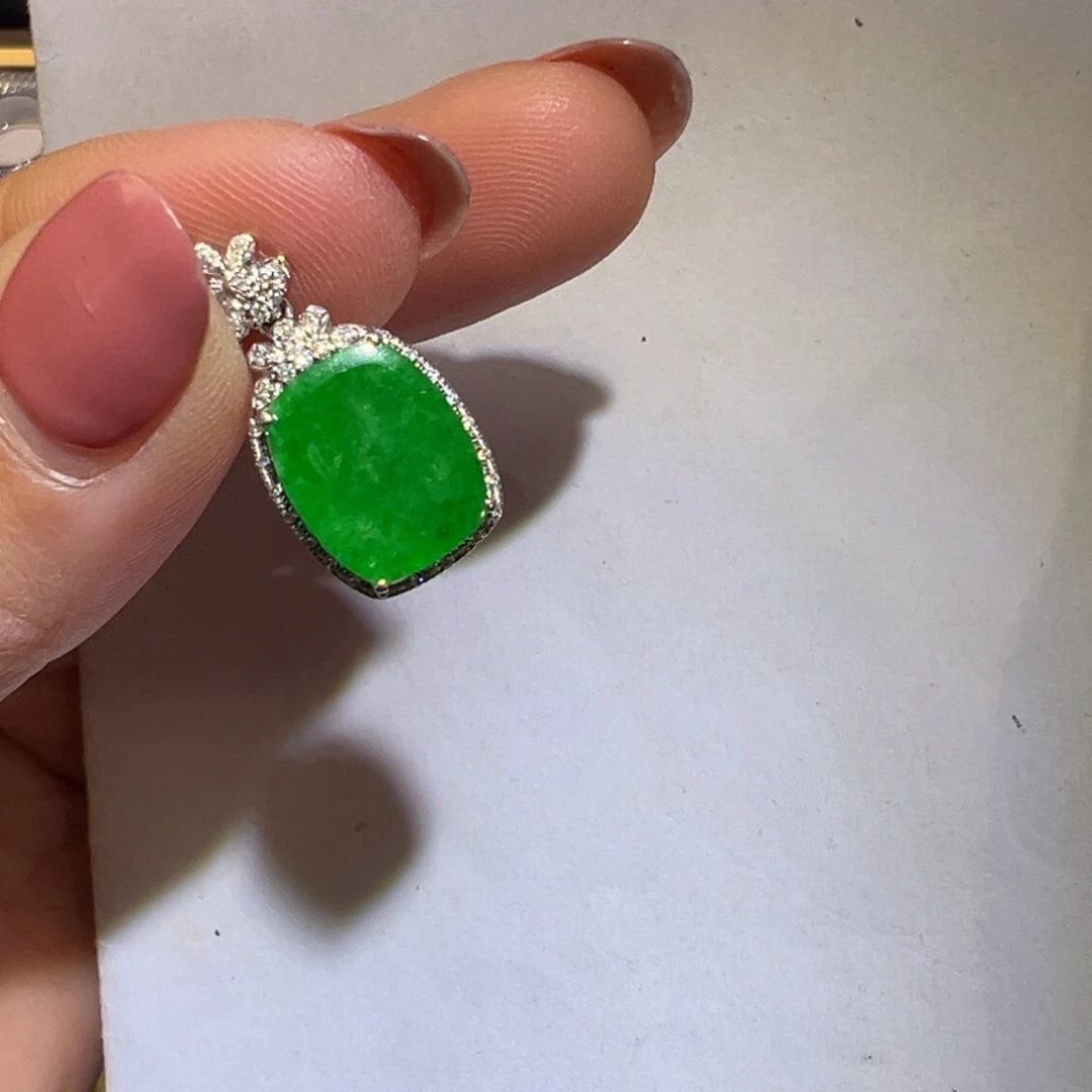 翡翠颈饰18K金镶嵌吊坠