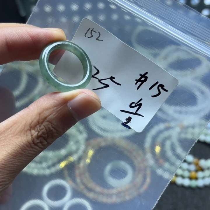 颈饰未镶嵌翡翠戒指