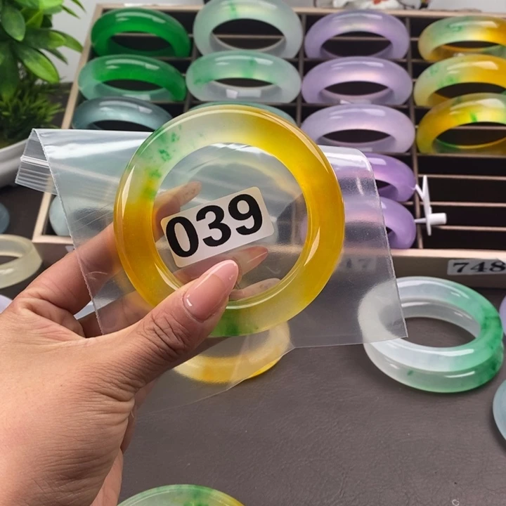 幸***福玉黄绿圆条很漂亮