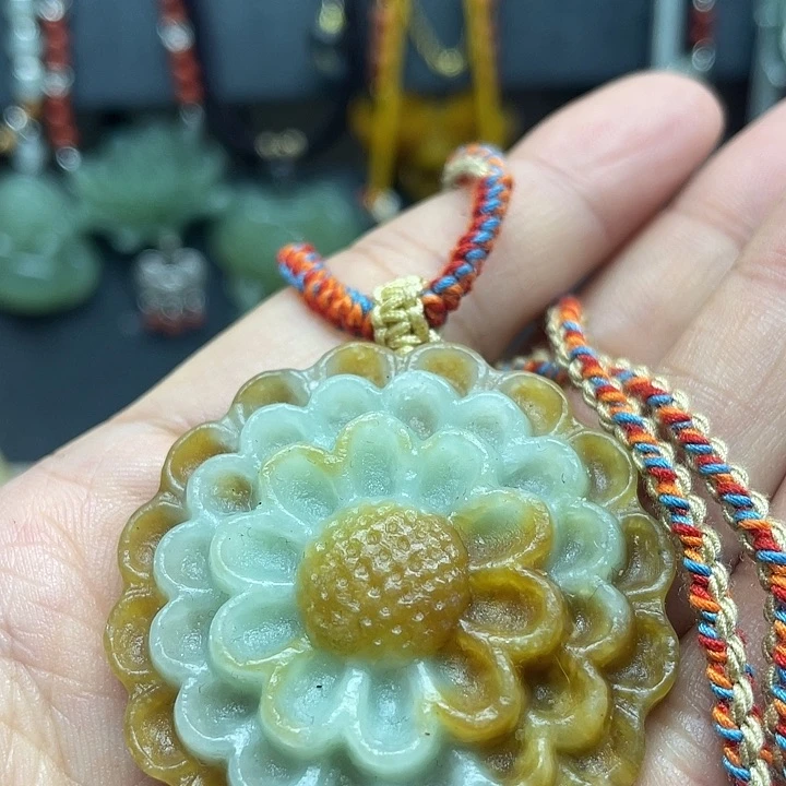 未镶嵌蛇纹石玉颈饰