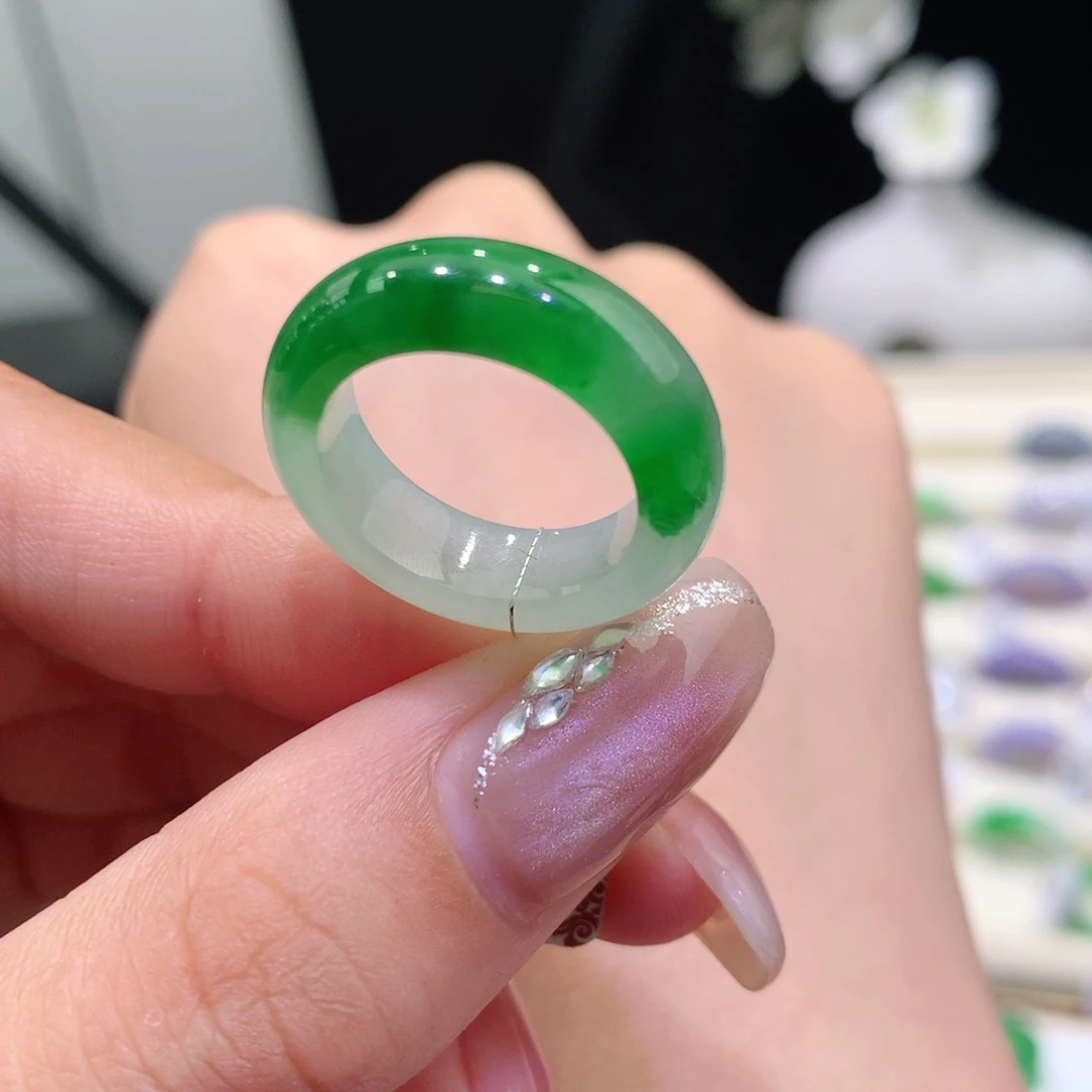 翡翠未镶嵌戒指翡翠