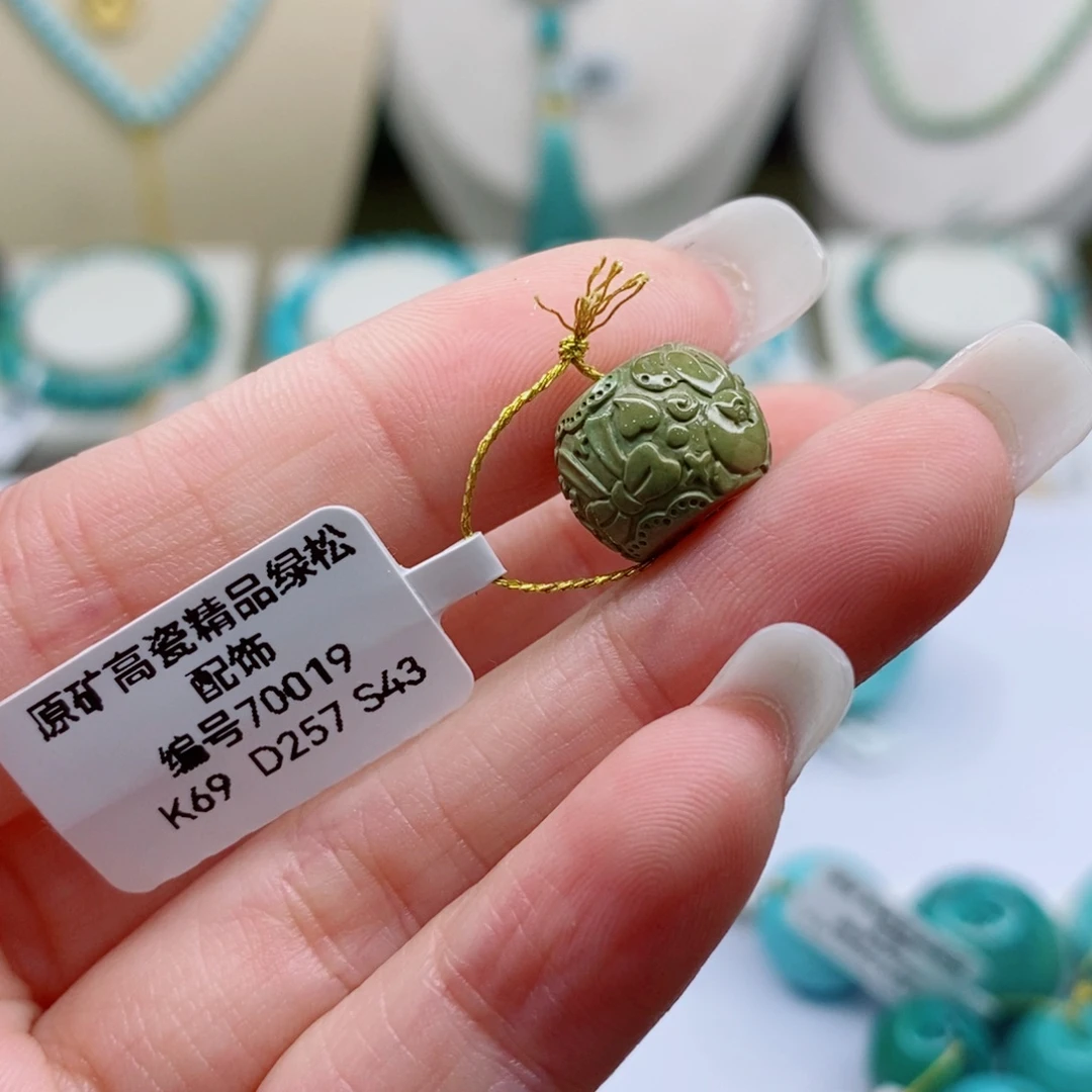 绿松石未镶嵌珠宝奇石