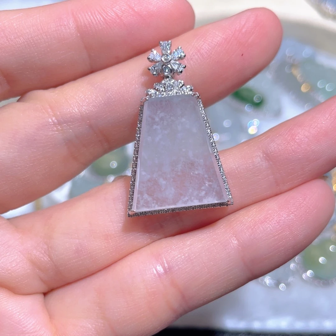 翡翠颈饰18K金镶嵌翡翠