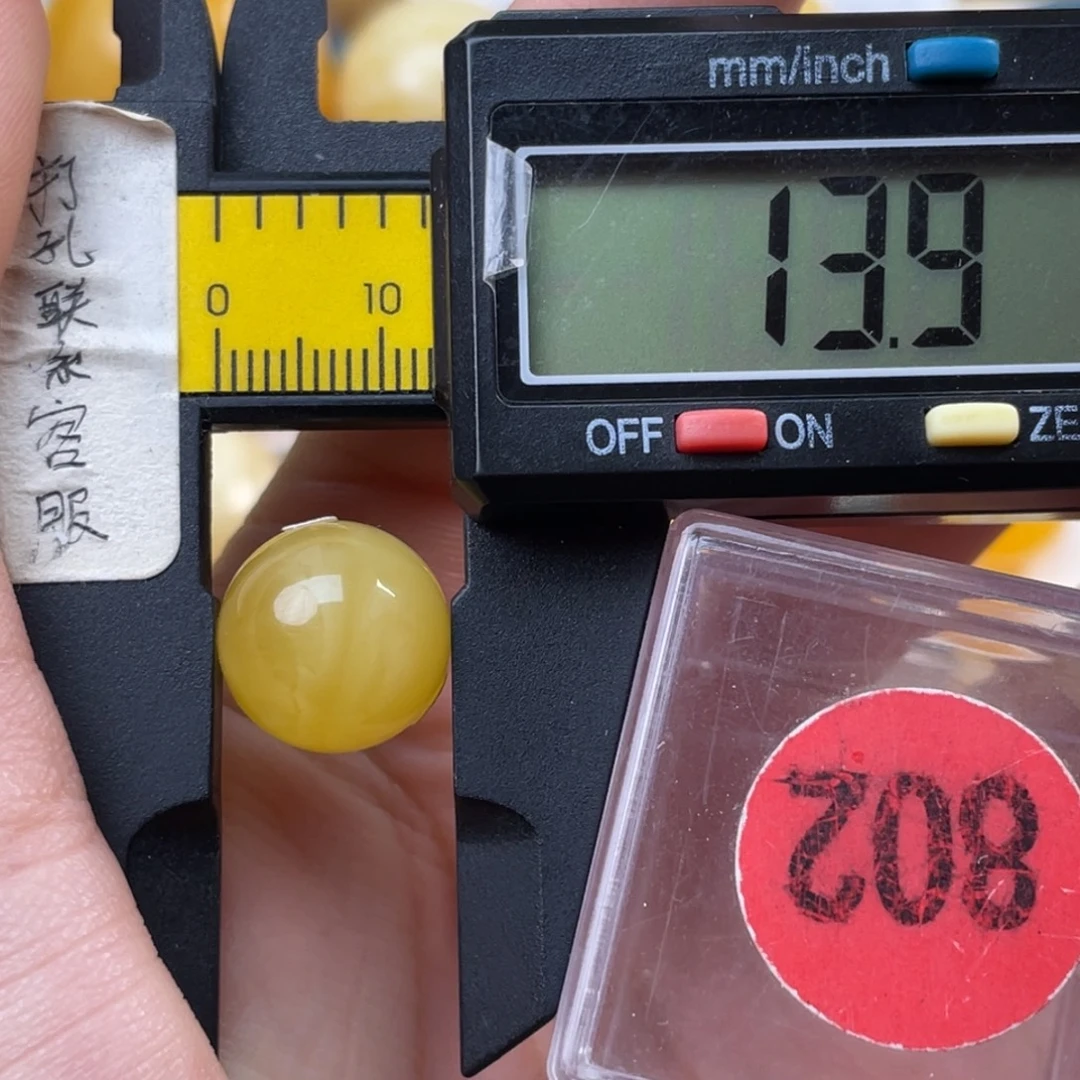 蜜蜡未镶嵌珠宝奇石