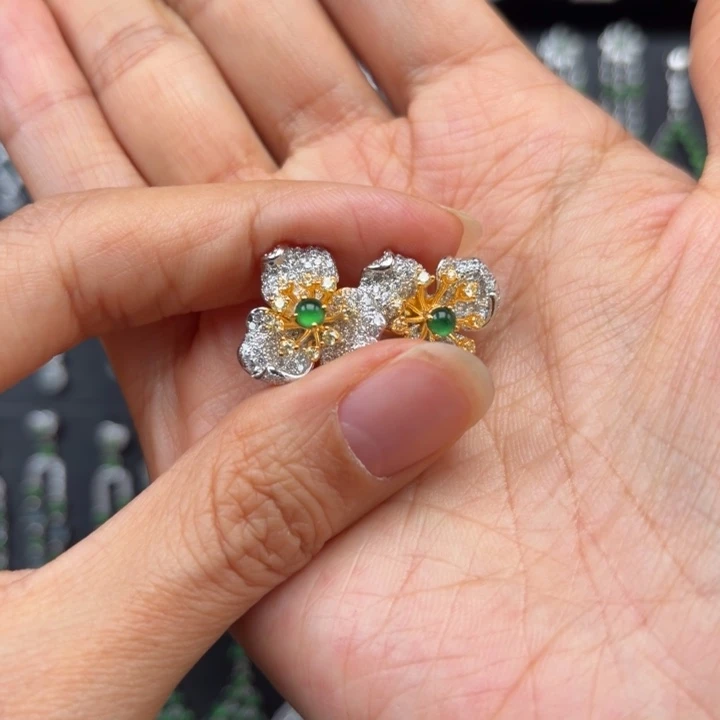 牛***觉翡翠银S925镶嵌耳饰