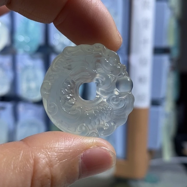 岫玉未镶嵌颈饰吊坠