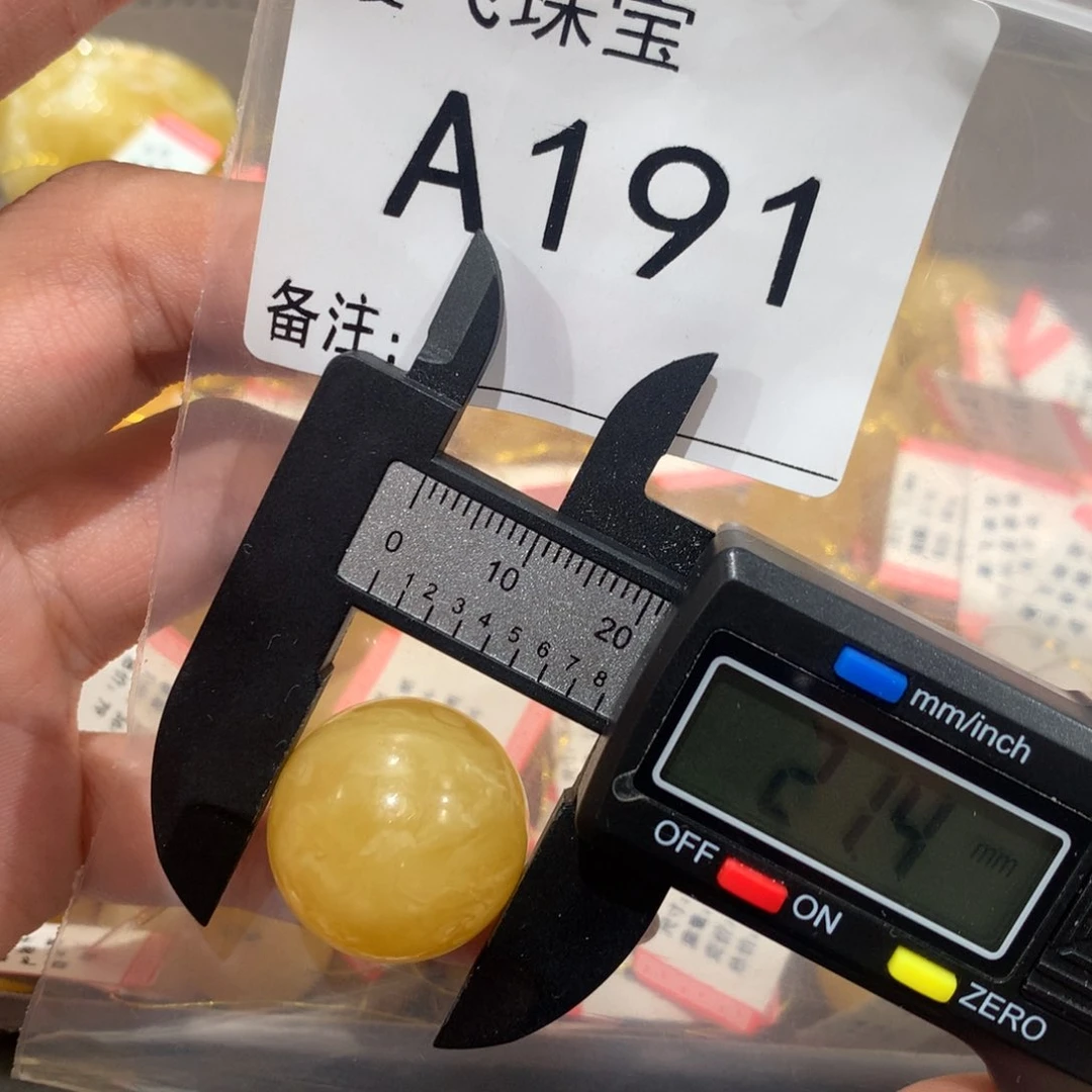未镶嵌琥珀珠宝奇石