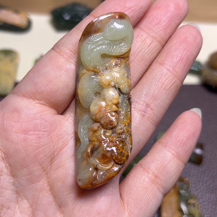 独***狼岫岩河磨玉（透闪石质玉）未镶嵌颈饰