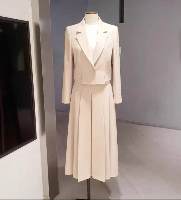 AW25760   美夏秋季进口面料西服百褶裙套装（配腰带）