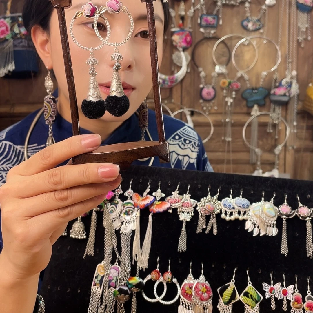 花岗石铁合金耳环